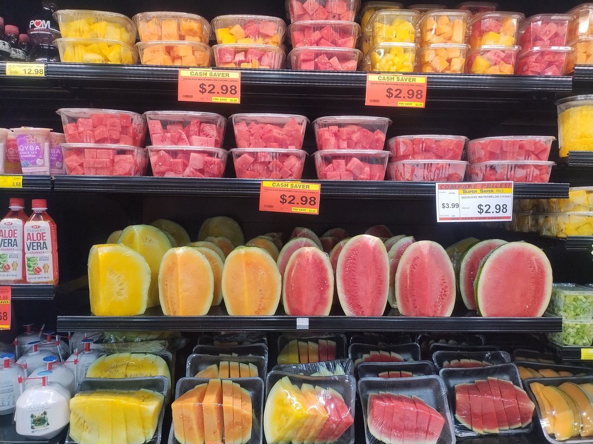 Incredible Cut Watermelon Display at <a href="/AGNewEngland/">AGNE</a> 

Yellow, orange, red 🍉

Which one are you grabbing first??