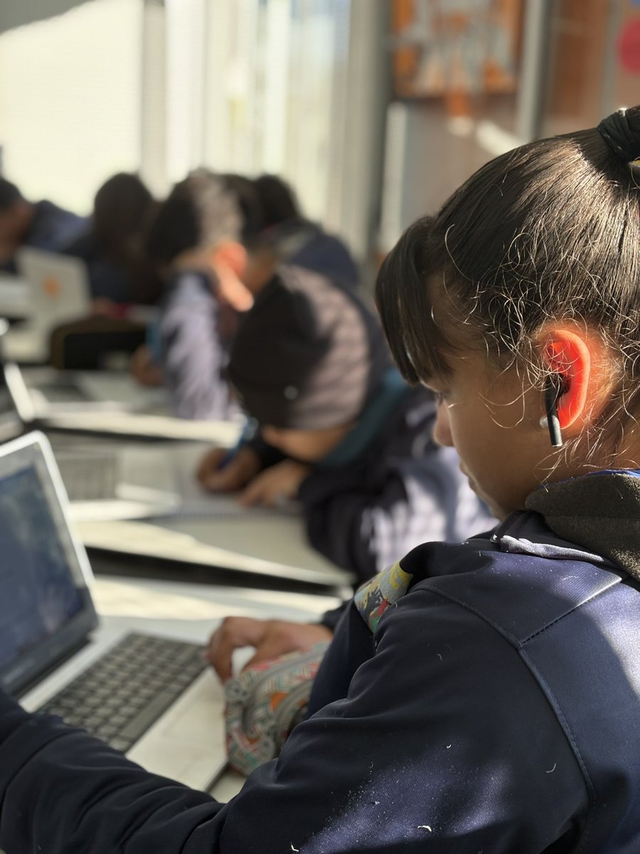 Hoy finaliza #RecuperaYAvanza en el CEA 183 <a href="/UTU_Uruguay/">UTU</a> 
 Experiencia innovadora sensible y transformadora
pensada para acompañar a quienes más lo necesitan
Escuchamos,acompañamos,
creamos oportunidades
No solo se trató de contenidos, sino de confiar, sostener y abrir caminos.