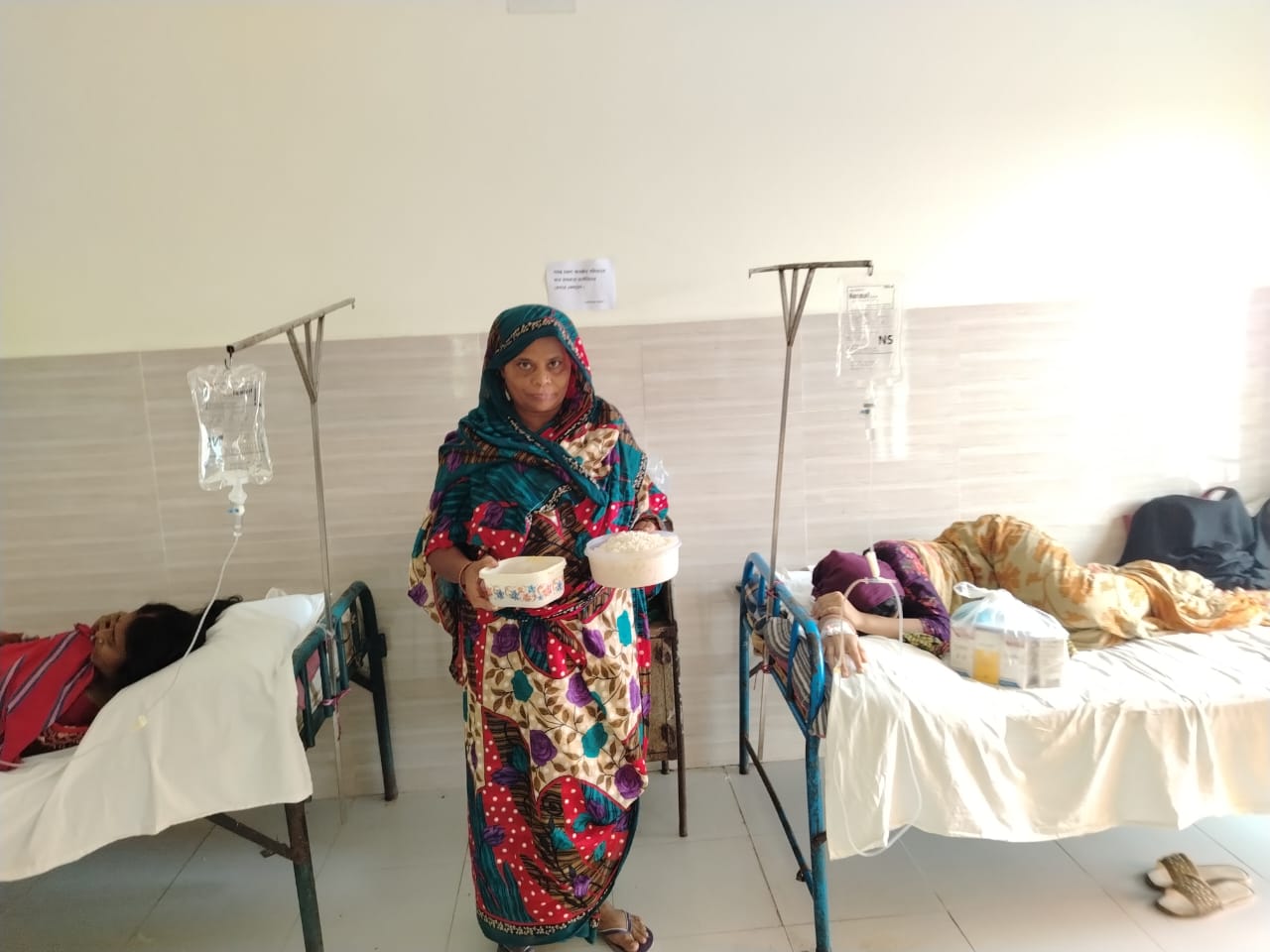 শিবচর সরকারি হাসপাতালে সময়মতো খাবার না পেয়ে রোগী ও স্বজনদের ক্ষোভ