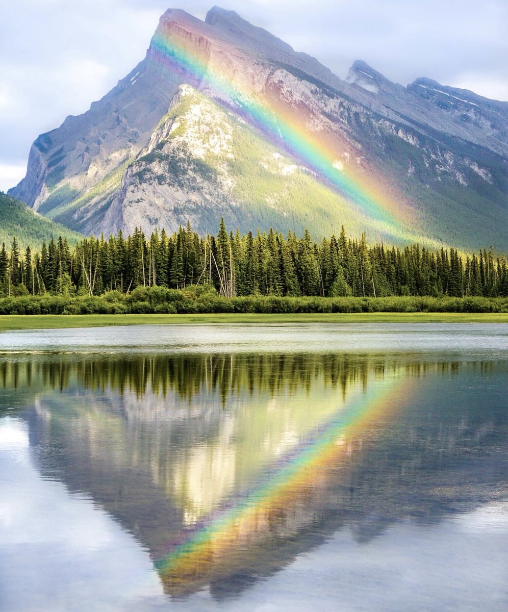 A one of a kind moment, a rainbow beautifully arching over Mount Rundle's slopes, mirrored in Vermilion Lakes.

📍Banff National Park ❤️🇨🇦