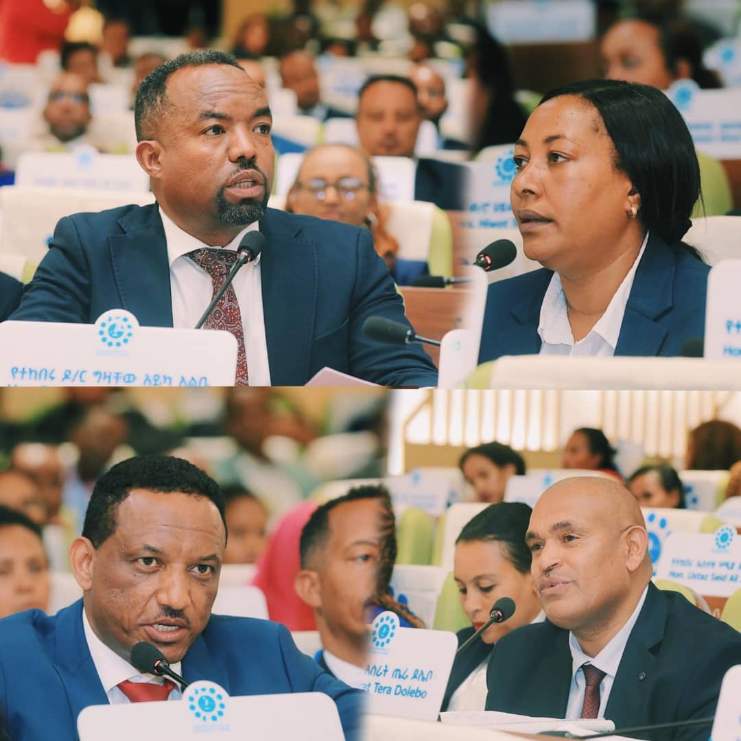 ከምክር ቤት አባላት በርካታ ጥያቄዎች እና አስተያየቶች ተነስተዋል።
 ከሰዓት በኋላ በሚኖረን ፕሮግራም ምላሽ እና ማብራሪያ እንሰጣለን ፤ከማብራሪያ ባለፈ በ2018 በተጨባጭ አቅደን የምንሰራባቸው ይሆናል።

Miseensota mana maree irraa gaafilee fi yaadoliin
