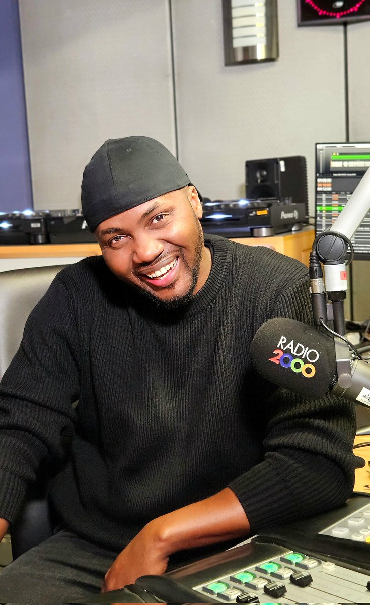 AB_Broadcaster's tweet image. Gooooooood evening 🌃 We're back! 🥳 Let's rock! 🎶🔥
7-9PM on @Radio2000_ZA 📻 #TheVintageHouse
