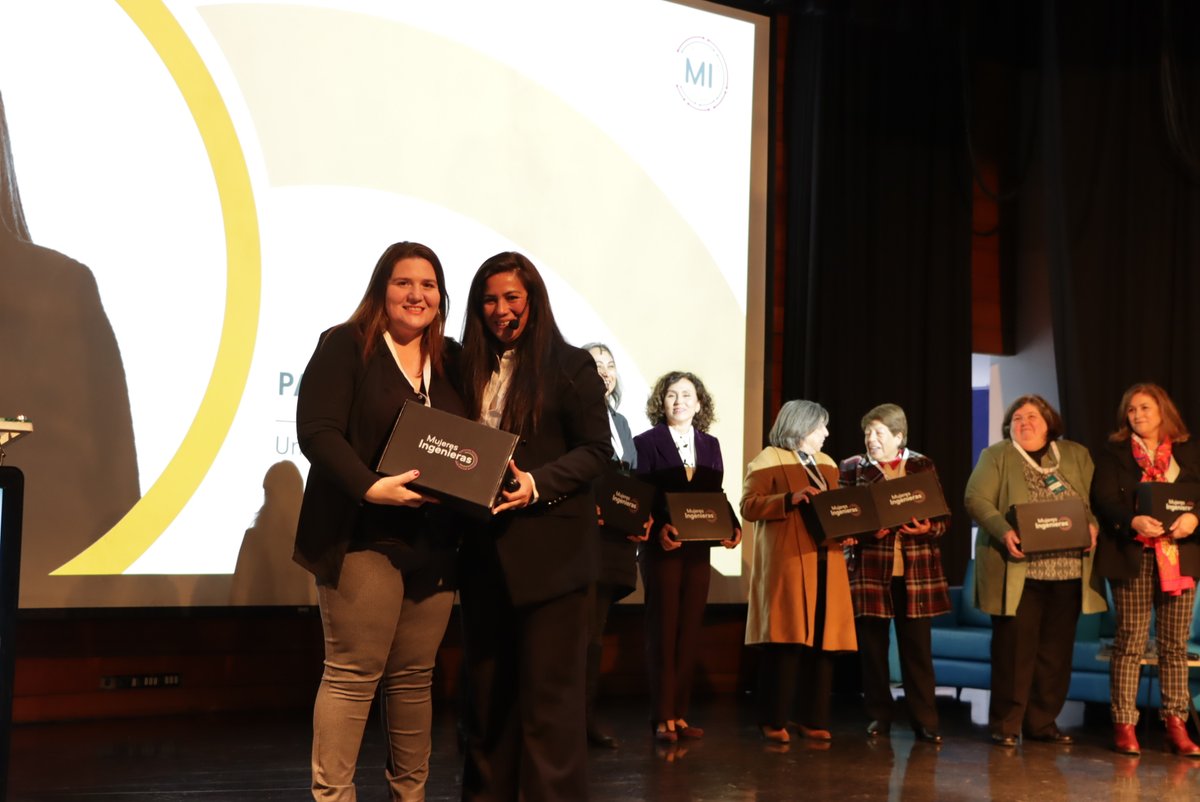 autonomadechile's tweet image. Académicas de la #Autónoma fueron reconocidas como referentes en ingeniería a nivel nacional 👏🏼🇨🇱. La Dra. Patricia Möller y Dra. Romina Muñoz fueron destacadas como Ingeniera Pionera e Ingeniera Destacada, por su aporte desde la academia, las regiones y el Consorcio Ingenierías…