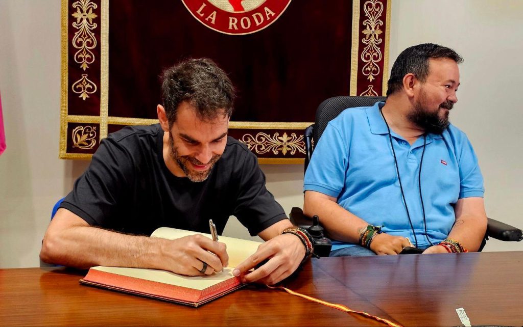 AGROPOPULAR (@agropopular) on Twitter photo 🎙️(<a href="/jramoresAlcalde/">JUAN RAMON AMORES</a> ) La Roda se convierte en el centro del minibasket: “Aquí van a salir las estrellas del futuro”.
agropopular.com/laroda-amores-… 🎙️(<a href="/jramoresAlcalde/">JUAN RAMON AMORES</a> ) La Roda se convierte en el centro del minibasket: “Aquí van a salir las estrellas del futuro”.
agropopular.com/laroda-amores-…