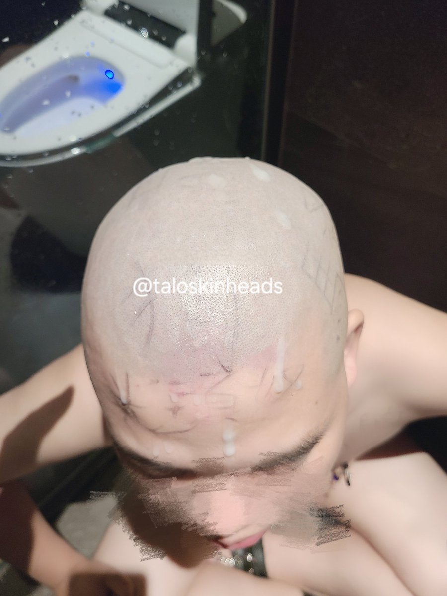 浙江小奴剃完光頭後被上銬寫字
服侍地妥妥貼貼讓主人開心
最後被本主射了滿頭的精華
是作為光頭騷奴最榮耀的時刻吧！
Writing some dirty words and ejaculating on his head is the best gift for a skinhead slave dog. 
#headshave #skinhead #slave_dog #slut #ejaculation #nakedman #光頭  #狗奴