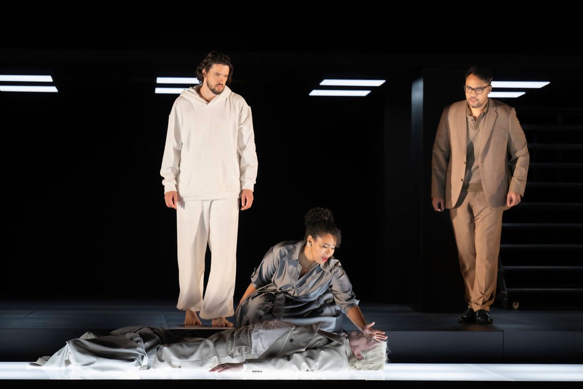Oper! (@opermagazin) on Twitter photo OPER! beim <a href="/festival_aix/">Festival d'Aix</a> | 1: Don Giovanni als Dorian Gray? Regisseur #RobertIcke gibt mit #DonGiovanni in Aix seinen Operneinstand – und präsentiert viel Konzept, das man anderswo schon gekonnter erlebt hat. Auch musikalisch muss man Abstriche machen: #SimonRattle's OPER! beim <a href="/festival_aix/">Festival d'Aix</a> | 1: Don Giovanni als Dorian Gray? Regisseur #RobertIcke gibt mit #DonGiovanni in Aix seinen Operneinstand – und präsentiert viel Konzept, das man anderswo schon gekonnter erlebt hat. Auch musikalisch muss man Abstriche machen: #SimonRattle's