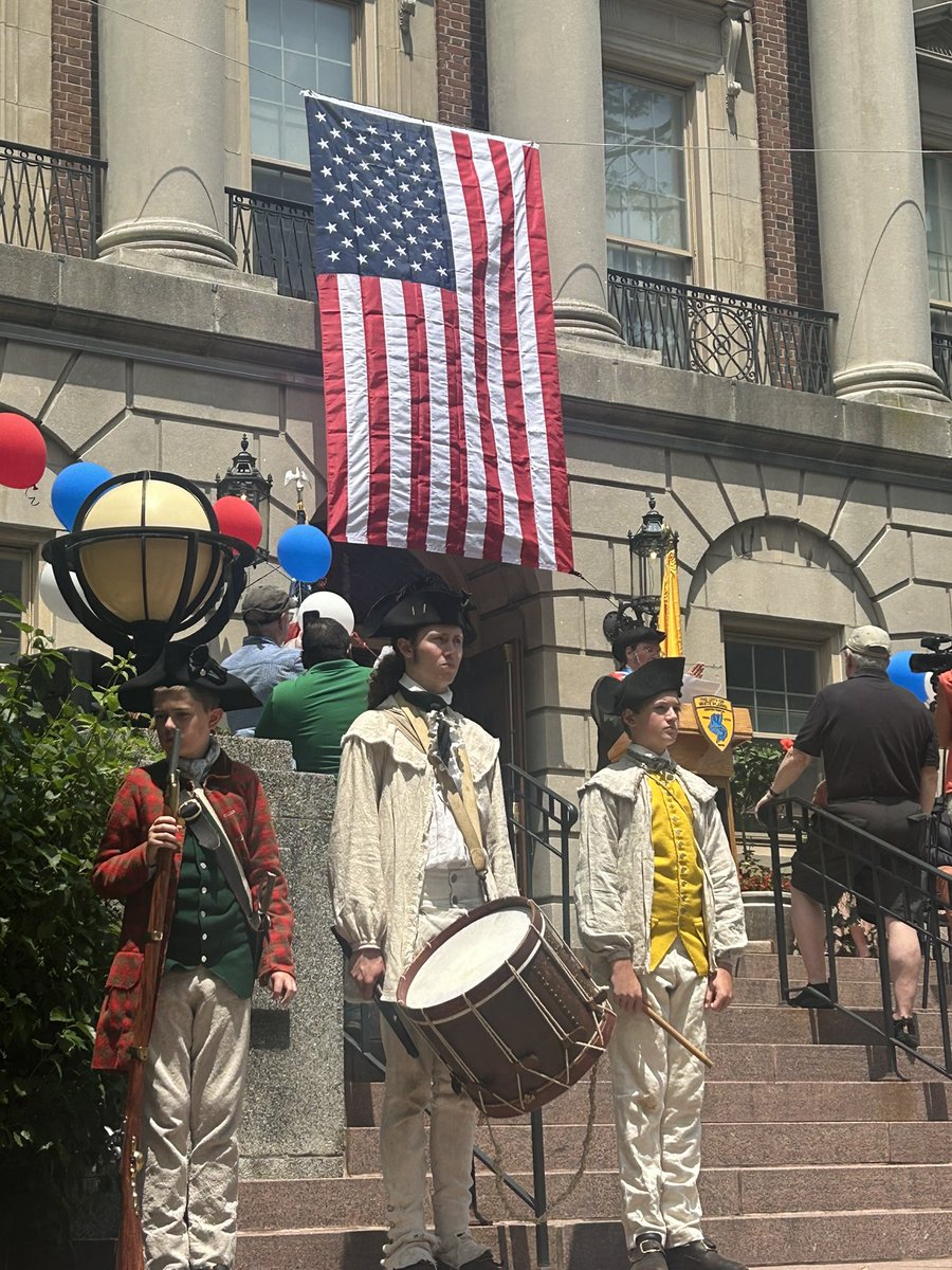Listening to the reading of the Declaration of Independence on the steps of White Plains City Hall, as we approach 250 years after the State of New York was born when this first happened in White Plains. #BirthplaceOfTheStateOfNewYork #RW250