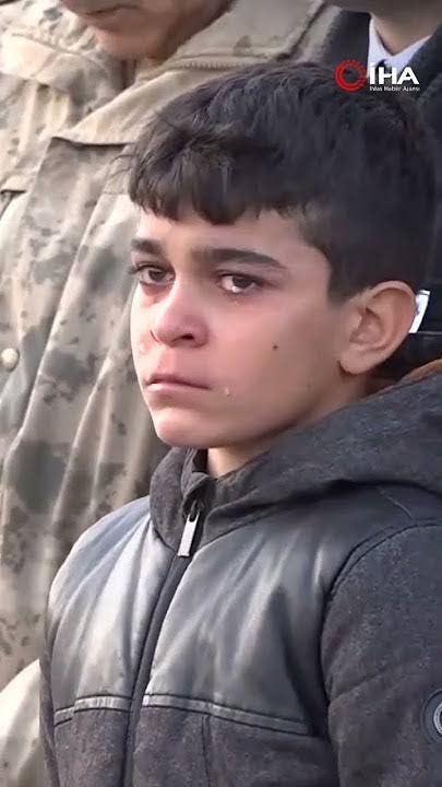 Bu çocuğa da desenize biz babanın katilleriyle barıştık diye.

Biz barışmayacağız.
İhanet sürecinizi baltalamak için çalışacağız.