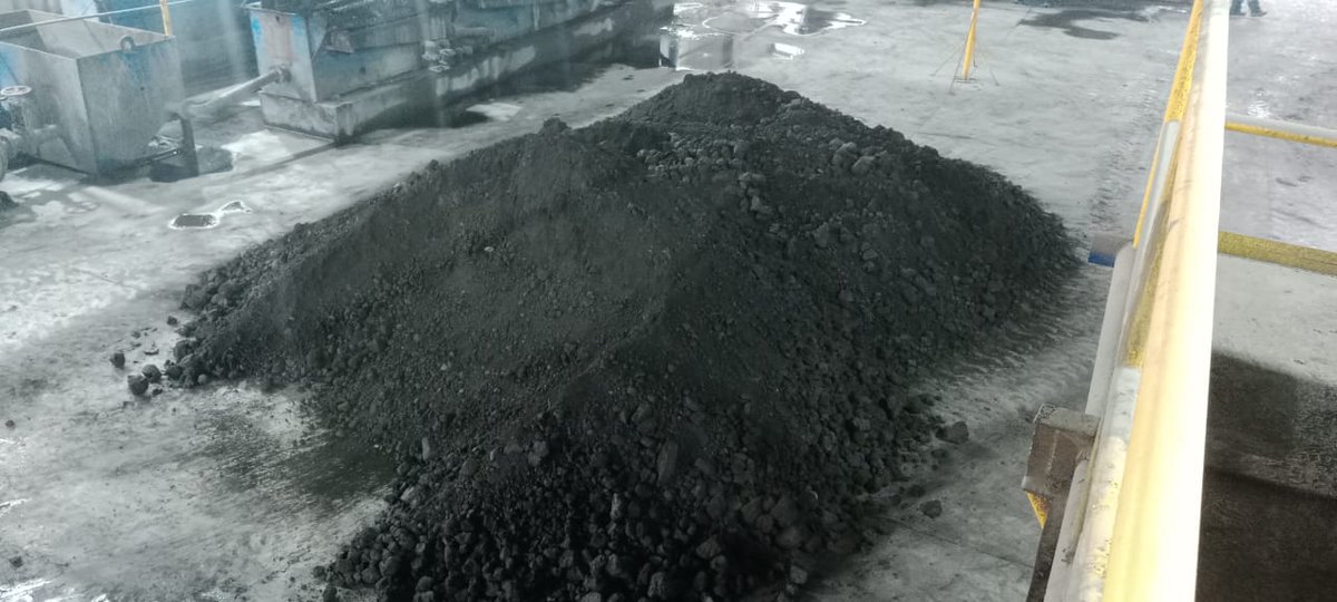 AltiplanoMetals's tweet image. 🚛 Moving Day!

48 tonnes of our copper concentrate have been loaded and transported to the port for sale! We&apos;re actively working to increase mill output and deliver even more.

Momentum is building, stay with us.

#APN #CopperConcentrate #SustainableMining #Chile