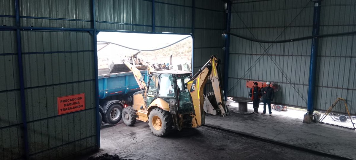 AltiplanoMetals's tweet image. 🚛 Moving Day!

48 tonnes of our copper concentrate have been loaded and transported to the port for sale! We&apos;re actively working to increase mill output and deliver even more.

Momentum is building, stay with us.

#APN #CopperConcentrate #SustainableMining #Chile
