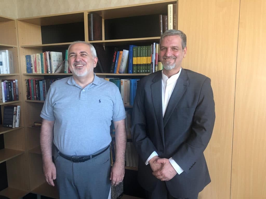 این توییت رو فقط کسانی لایک کنن که معتقدن مقصر وضع موجود در کشور ظریفه
#ظریف