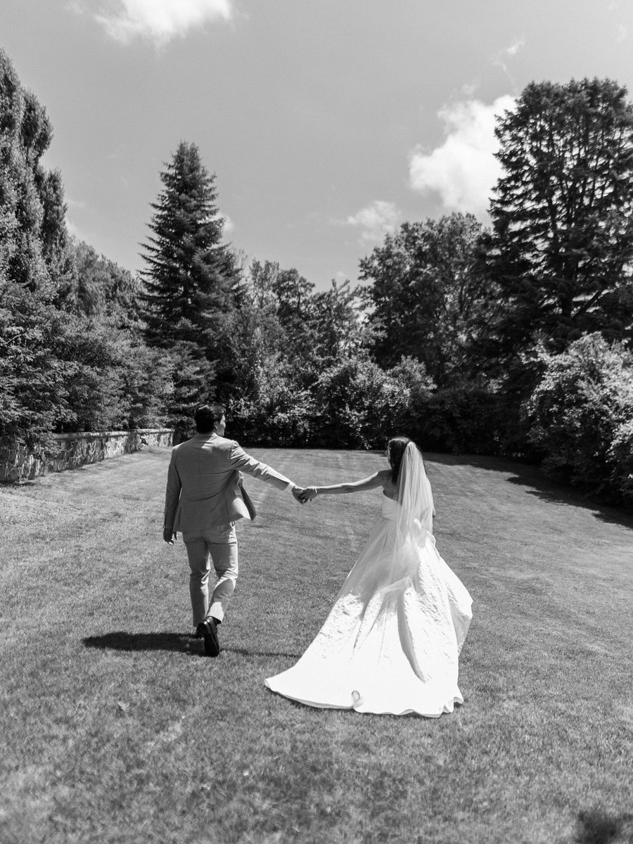 NHLPA's tweet image. 👰♀🤵 Wedding season in full effect... congratulations to these newlyweds!
