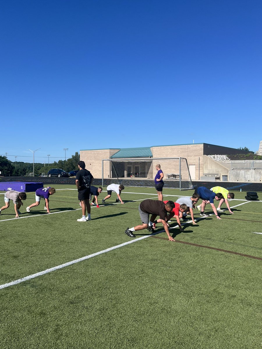 HarmonyTBirdFB's tweet photo. Huge thank you to @CoachClintRider and the rest of the @BVNW_Football staff and players for hosting our kids this week! We had a great week of camp and our kids had a blast! #PULLtheSLED https://t.co/ofLbKIbqCz