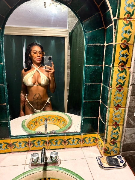 Spoil me 😍 throne.com/mrsinvader/wis…