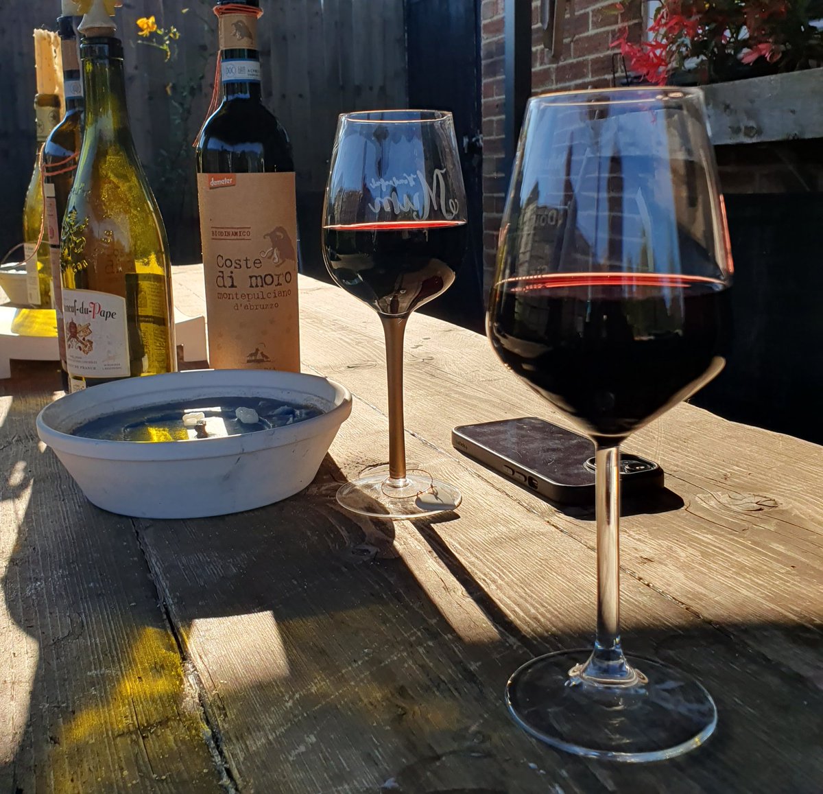 A glass of red, a golden sunset, and the hum of a summer Friday. Perfect. 🍷🌇 #WeekendMood