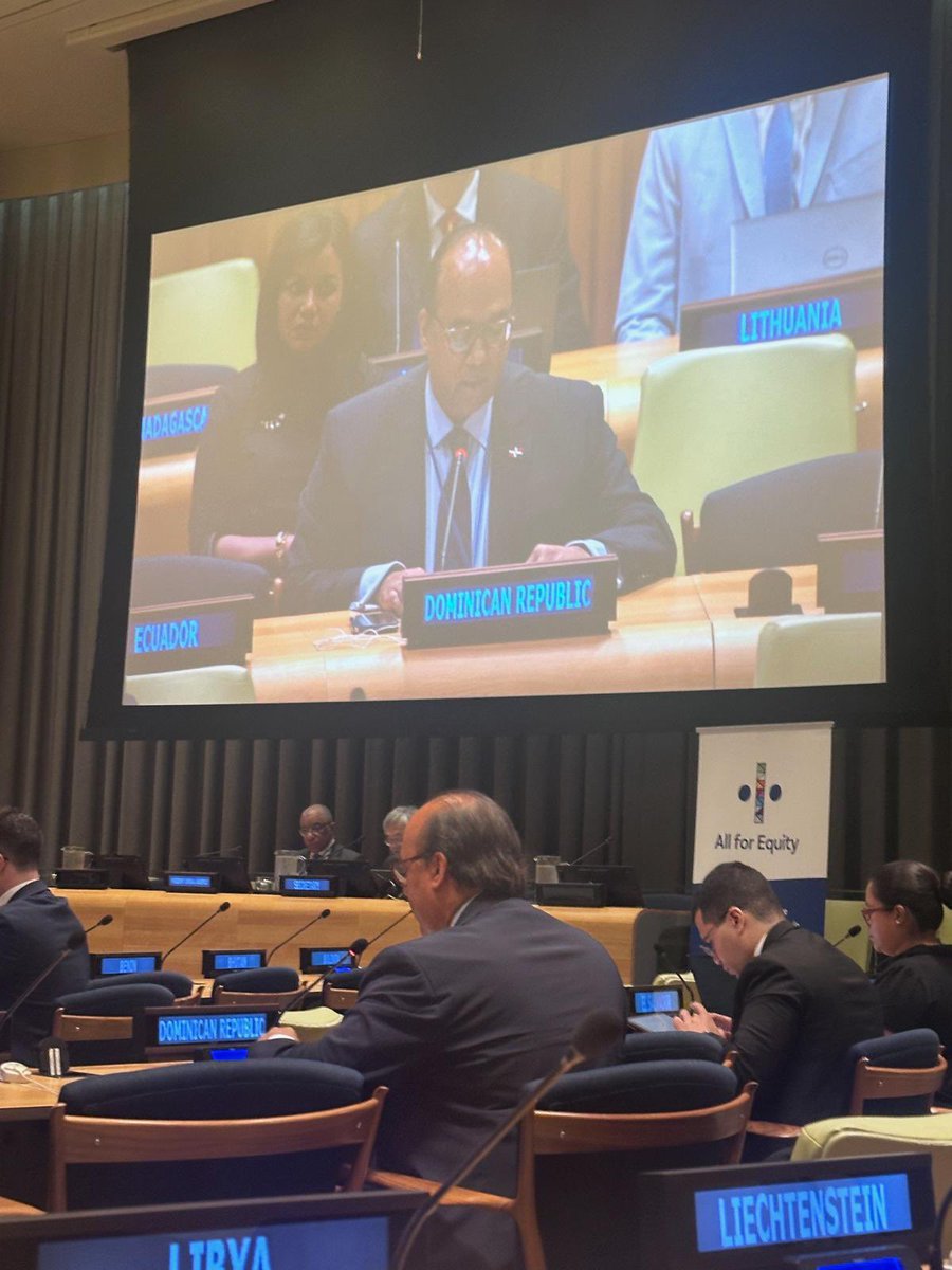 Hoy, el embajador Wellington Bencosme, representante permanente de la República Dominicana 🇩🇴 ante Naciones Unidas 🇺🇳, participa en el Diálogo Interactivo de Alto Nivel sobre los Determinantes Sociales, Económicos y Ambientales de la Salud, en el cual se ha referido a varios
