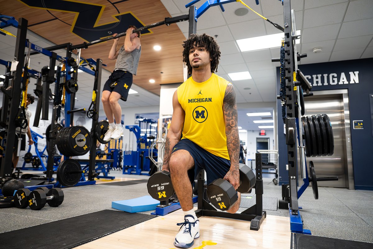 umichbball's tweet image. Meet Elliot!

#GoBlue x #NewBlue