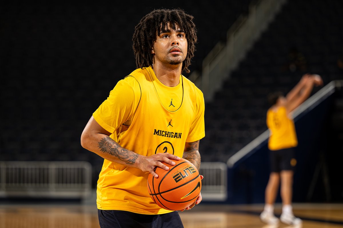 umichbball's tweet image. Meet Elliot!

#GoBlue x #NewBlue