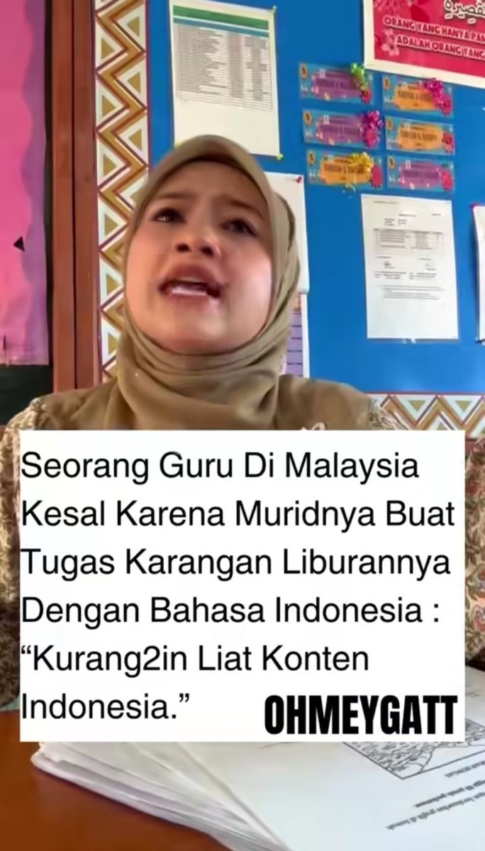 Seorang masyarakat biasa aj bu guru dan siswa di kelas 6 ya bu guru yang telah disatukan dan terdiam melihat