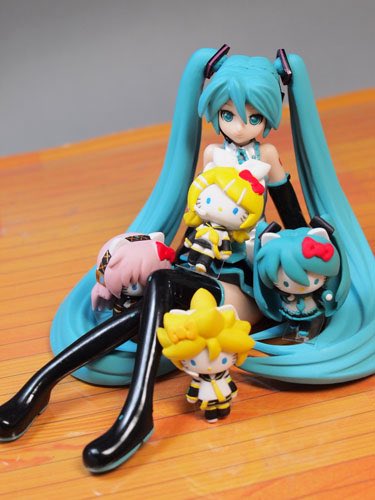 [온라인 입고]

보컬로이드 x 키티 콜라보 피규어 키링 5종