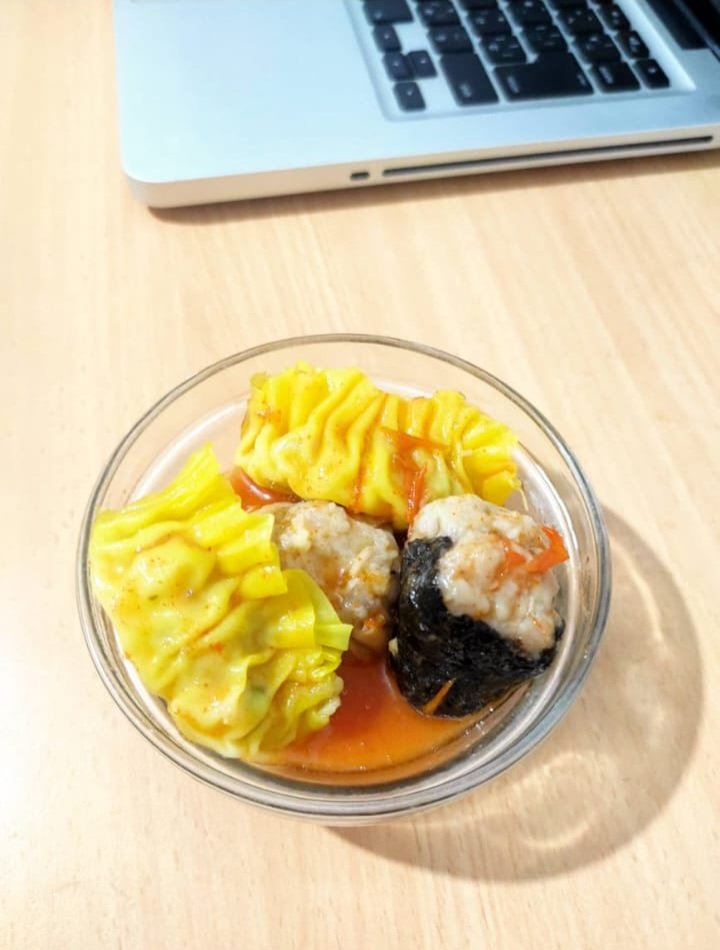 Makasih ya bu hehehe iya Bu gpp lah yang sudah unggah foto belahan dada di