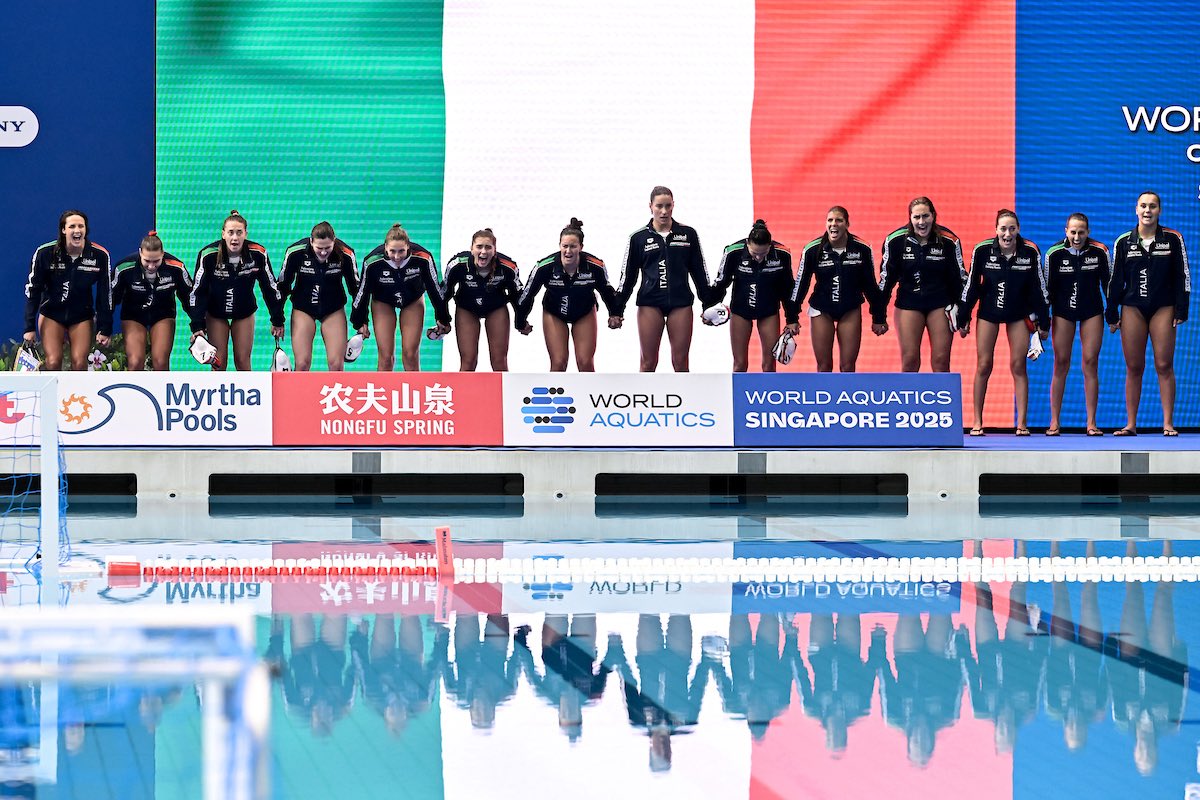 FINOfficial_'s tweet photo. ๐ DIARIO FLASH DA SINGAPORE ๐ธ๐ฌ
๐คฝ๐ผโโ๏ธ Il Setterosa debutta ai mondiali superando per 14-9 la Nuova Zelanda ๐ณ๐ฟ
๐ธ @DBM_Media
#azzurre #7rosa #pallanuoto #AQUASingapore2025 https://t.co/xAXCnoKHX3