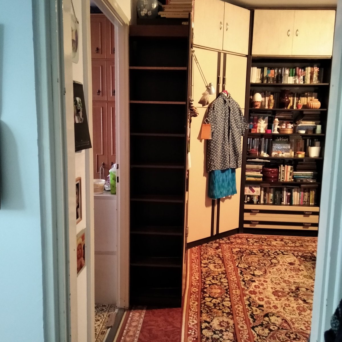 any54's tweet image. AP csinált (na jó, kicsit én is segítettem) ma nekem egy egész polcot (nem is kicsit).