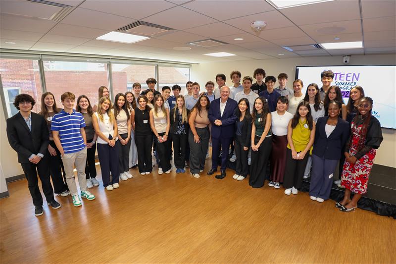 igoldfajn's tweet image. Thrilled to welcome our Teen Summer Program group to the IDB! Always inspiring to talk with these bright young people from 20+ countries. We talked about development work, the impact of AI on the workplace and the importance of passion, respect and perseverance as they embark on…