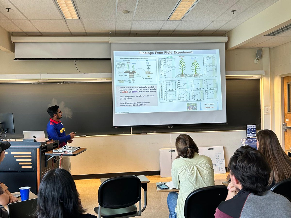 PurdueAgroeco's tweet photo. Yesterday, the Purdue  Agroecology Lab came together for a summer potluck and our annual  Research Day, where everyone shared their latest work 🌾Proud of the work, and the people, in the lab 🙌
#purdueag #agroecology #agronomypurdue https://t.co/lrtD6fwK6z