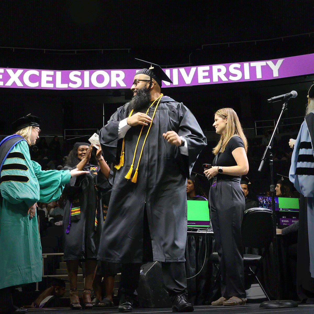ExcelsiorUniv's tweet image. Every step across that stage told a story—of grit, growth, and goals achieved. 💫 Our newest grads now stand tall among 200,000 Excelsior alumni around the world. Let’s hear it for them! 👏 #ExcelsiorProud #Commencement2025