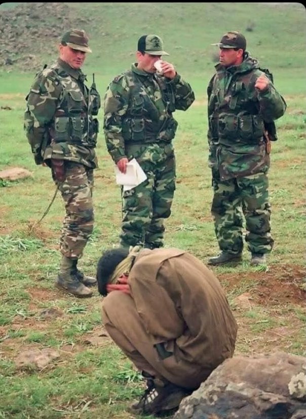 Terörsüz Türkiye budur 
Silah bırakmış terörist bu