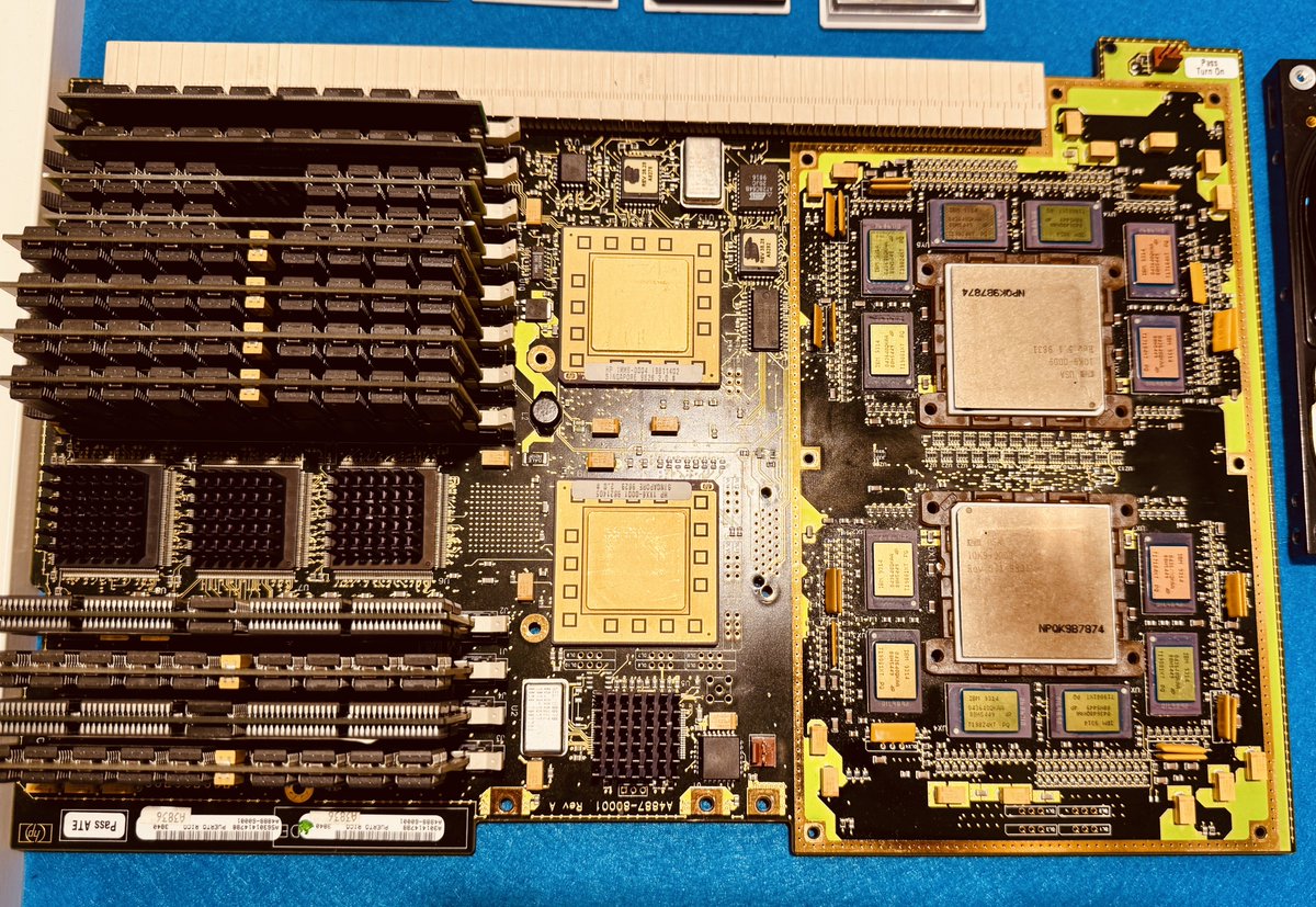 #HP 9000 Server D390 with Dual PA RISC 8200 CPU setup. Loads of RAM. 30k$+ at intro date in 1998!
I took off the huge cooling fan assembly and removed the heat sinks of the shiny MMU chips. Isn’t it gorgeous?
I picture is from the back showing the cache (2/2MB)
1/2