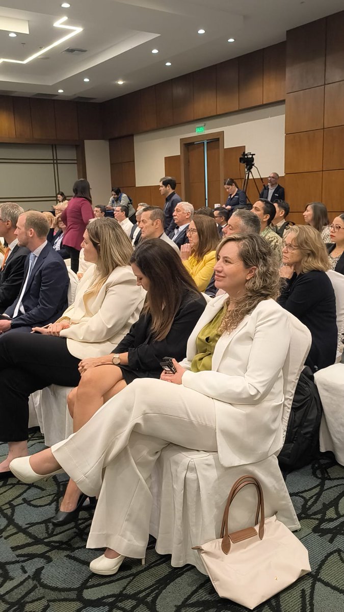 🚢 #CargaSegura, iniciativa del programa #SERPAZ impulsada en el marco del #EquipoEuropa, fortalece la seguridad logística en Ecuador a través de una visión integral y una coordinación efectiva entre sectores público y privado.
🤝 Con el apoyo de @corpei, <a href="/Fedexpor/">FEDEXPOR</a>,