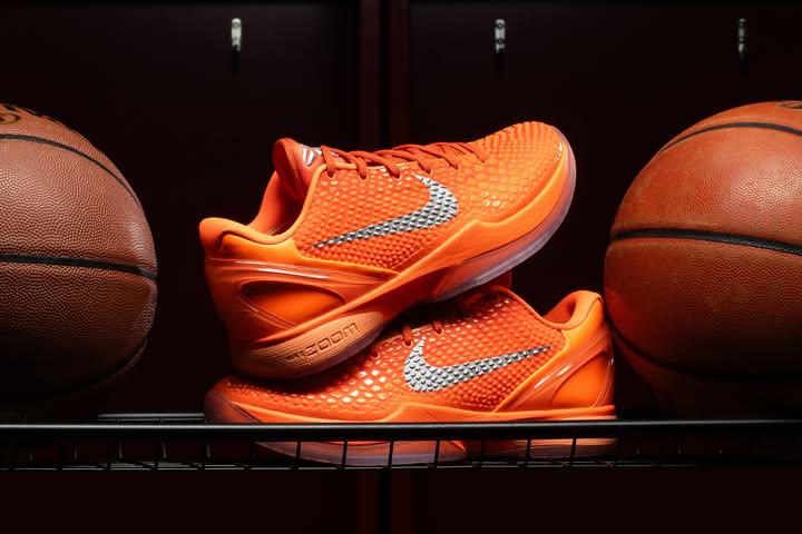 LaceLounge's tweet image. Let’s be real… the Kobe 6 Protro “Total Orange” ain’t even top 5 in Kobe colorways, and it’s dropping for $190 next week? 🍊🔥 Overhyped or underrated classic? Be honest, y’all really copping for the legacy or just for clout? 👀👟

📸: @sneakerpolitics
#Kobe6Protro…