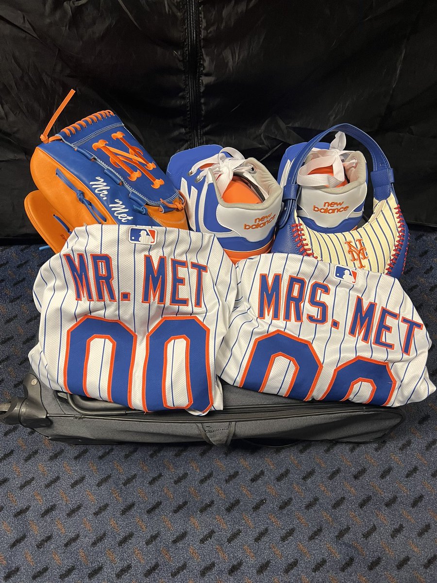 mrsmet's tweet image. Packing the suitcases! All-Star here we come! @MrMet @Mets @newbalance #AllStarGame