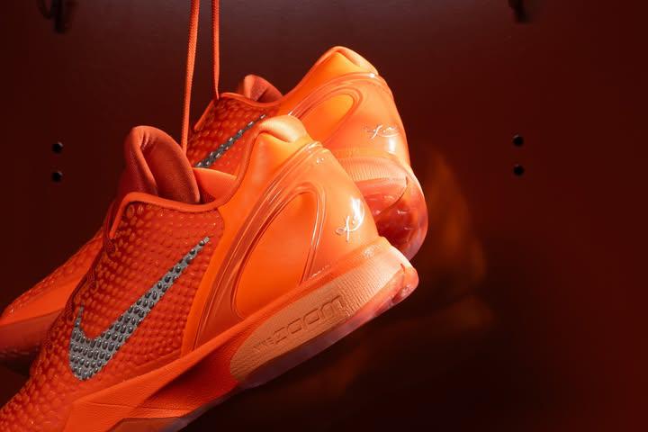 LaceLounge's tweet image. Let’s be real… the Kobe 6 Protro “Total Orange” ain’t even top 5 in Kobe colorways, and it’s dropping for $190 next week? 🍊🔥 Overhyped or underrated classic? Be honest, y’all really copping for the legacy or just for clout? 👀👟

📸: @sneakerpolitics
#Kobe6Protro…