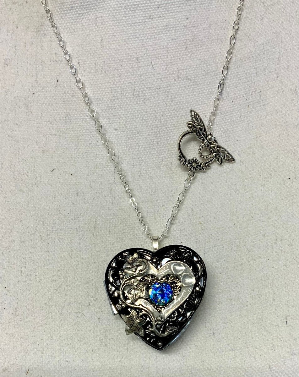 Unlock the magic of memories with our Music Box Blue Sapphire Heart Locket for only $150. A truly enchanting keepsake for the sentimental at heart. #MusicBox #HeartJewelry

 Shop Now charsfavoritethings.com/products/1musi…