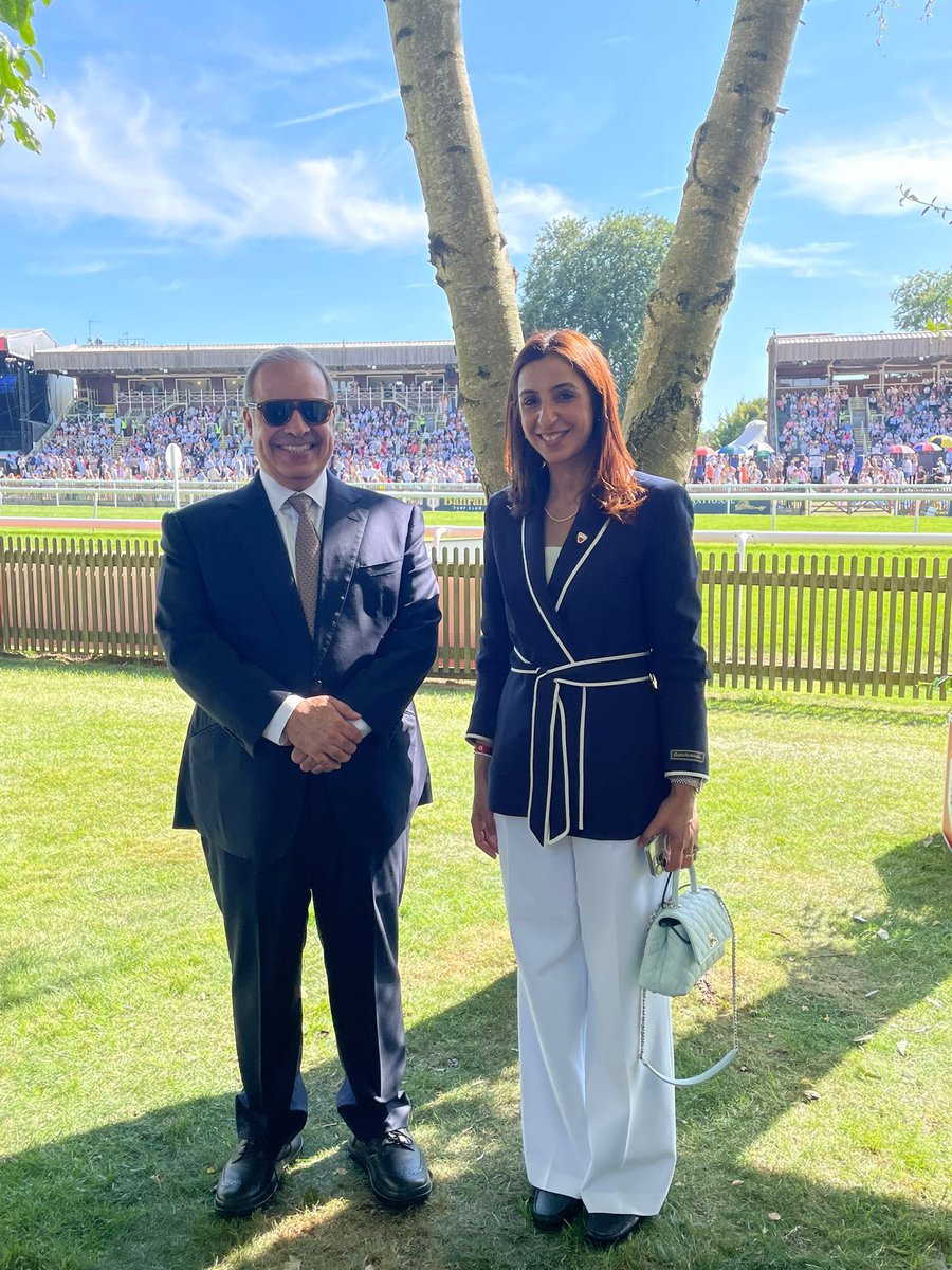 BahrainEmbUK's tweet image. His Highness Shaikh Isa bin Salman bin Hamad Al Khalifa, Minister of the Prime Minister’s Court and Chairman of the High Committee of the Rashid Equestrian and Horseracing Club (REHC) attended and presented trophies at the the annual Kingdom of #Bahrain Trophy at @NewmarketRace…