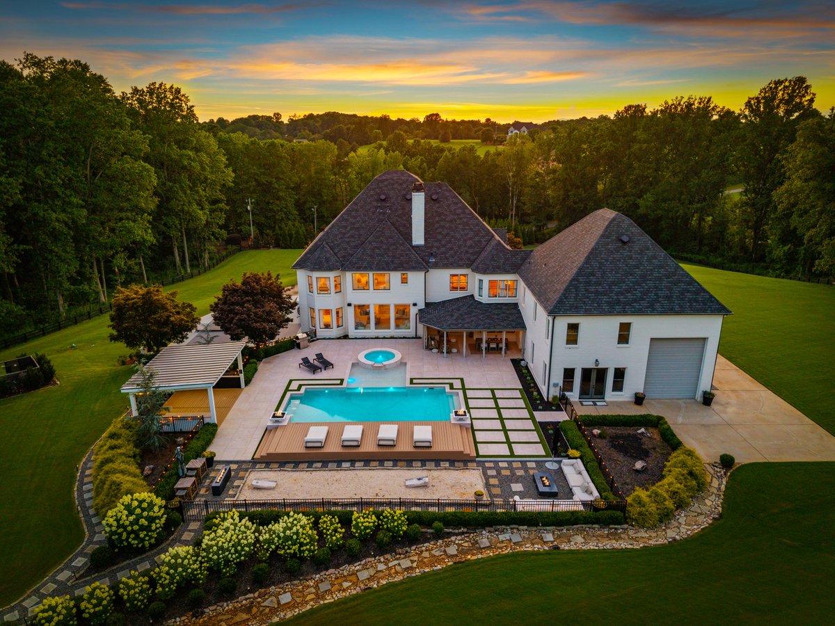 wander's tweet image. Coming soon: Wander Georgia Retreat.