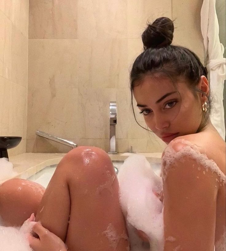 ㅤㅤㅤㅤㅤㅤㅤ        
         Somos tu, yo y mis dudas, me lo dijo la luna..
ㅤㅤㅤㅤㅤㅤㅤ