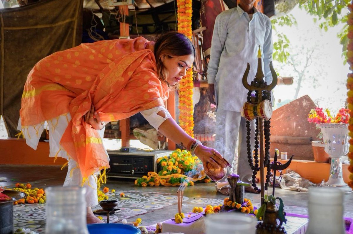 Nazia Elahi Khan (सनातनी) (@elahinazia1) on Twitter photo भारत देश के सभी हिंदुओं को!
सभी कावड़ियों को सावन की हार्दिक शुभकमनाएं!
<a href="/UPGovt/">Government of UP</a> <a href="/myogiadityanath/">Yogi Adityanath</a> <a href="/myogioffice/">Yogi Adityanath Office</a> <a href="/Uppolice/">UP POLICE</a> <a href="/kanpurdehatpol/">Kanpur Dehat Police</a> <a href="/BJP4UP/">BJP Uttar Pradesh</a> <a href="/BJP4India/">BJP</a> भारत देश के सभी हिंदुओं को!
सभी कावड़ियों को सावन की हार्दिक शुभकमनाएं!
<a href="/UPGovt/">Government of UP</a> <a href="/myogiadityanath/">Yogi Adityanath</a> <a href="/myogioffice/">Yogi Adityanath Office</a> <a href="/Uppolice/">UP POLICE</a> <a href="/kanpurdehatpol/">Kanpur Dehat Police</a> <a href="/BJP4UP/">BJP Uttar Pradesh</a> <a href="/BJP4India/">BJP</a>