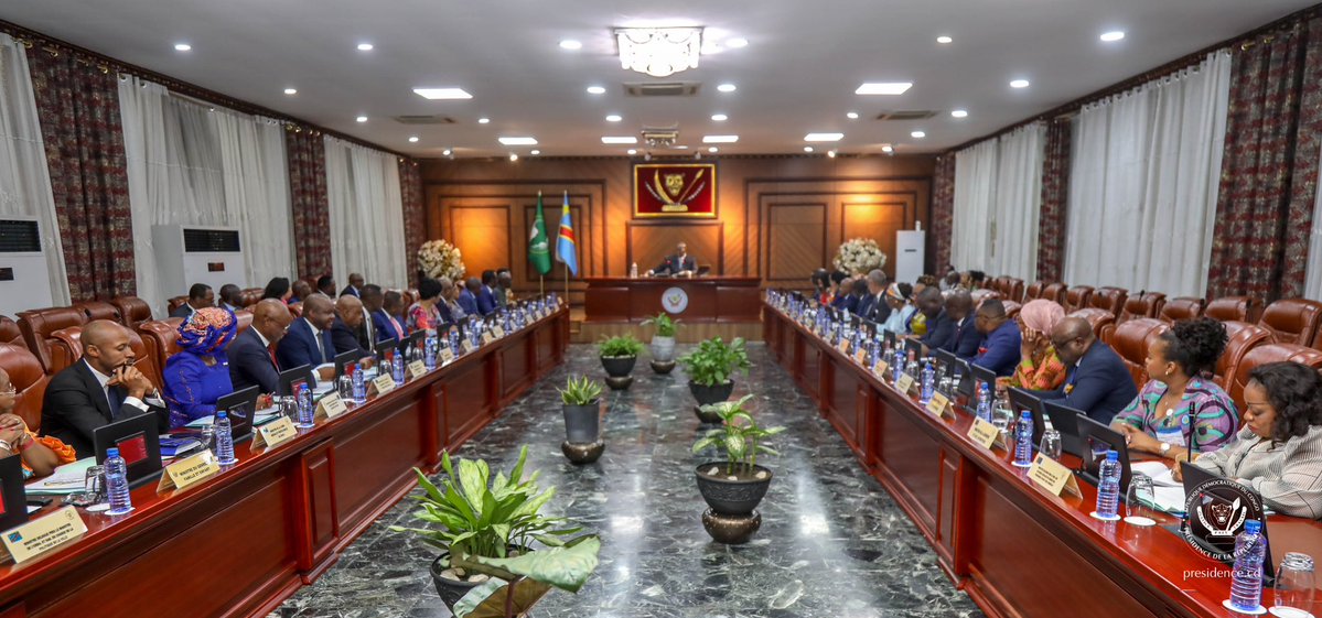 Presidence_RDC's tweet image. Sous la présidence du président de la République-Chef de l’État , les membres du gouvernement Suminwa participent, ce vendredi à la Cité de l’Union africaine, à la 51ème réunion ordinaire du Conseil des ministres.
presidence.cd/link/WcCVbIbMVC