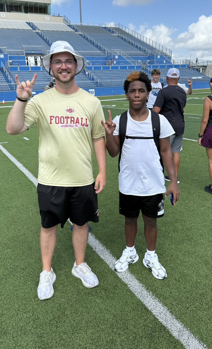D1_TEE81's tweet image. Thank you @amsler_drew for recognizing my hard work today and taking the time to connect with me during the camp and after. Great coach and it was great meeting you , really appreciate it!