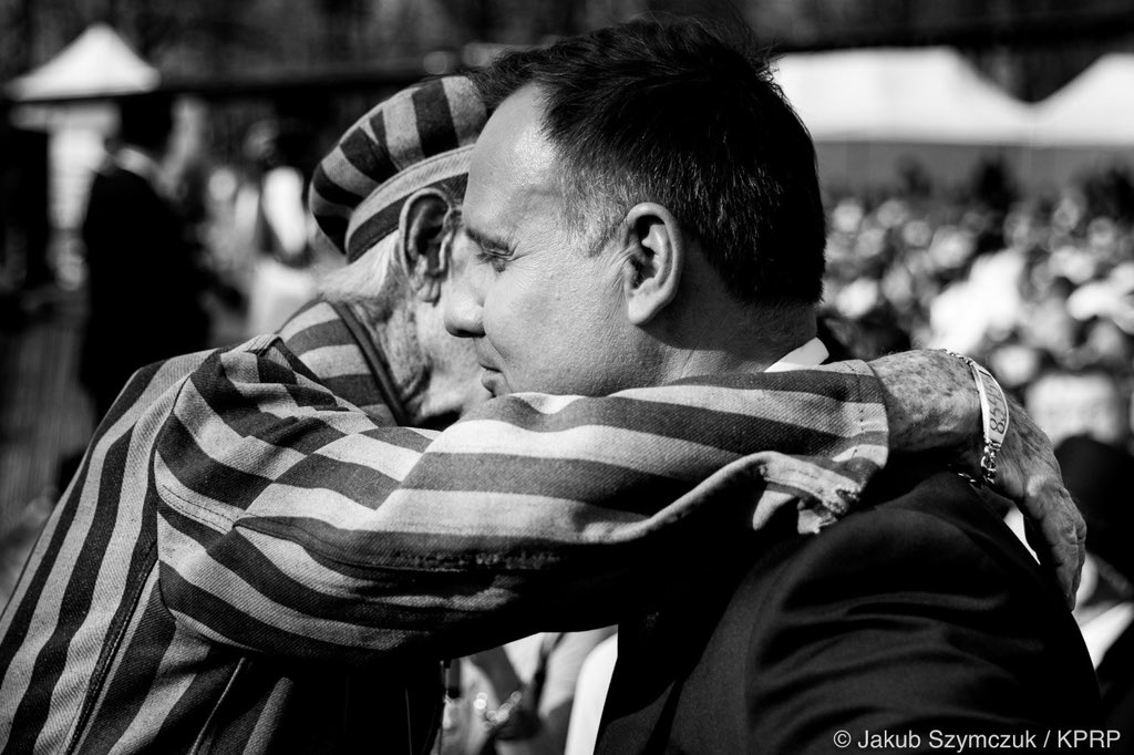Edward Mosberg, którego miałem zaszczyt nazywać Przyjacielem, przeżył piekło niemieckich obozów, był świadkiem Zagłady, głosem tych, których zamordowano.

Całym swoim życiem przypominał, jak wielką wartością jest pamięć – i jak wielką odpowiedzialnością jest strzec prawdy.