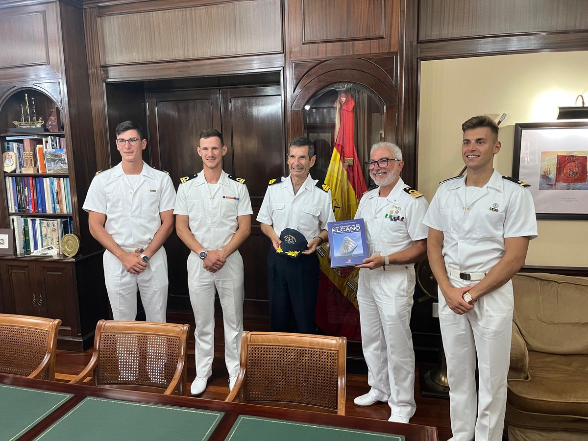 ItalianNavy's tweet image. #NaveOrsaMaggiore approda nel porto di Las Palmas di Gran Canaria!
Durante la sosta, visite a bordo con la Corrispondente Consolare d’Italia, Dott.ssa Laura Vieceli, il Gruppo ANMI delle Isole Canarie ed una calorosa accoglienza al Comando Navale della Marina Spagnola.
Tra le…