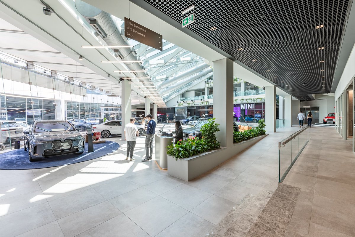 AidAmimarlik's tweet photo. Bostancı Kosifler Oto’nun 4 kata yayılan, toplam 3.500 m²’lik kapalı alanı baştan sona yenilendi!
BMW, BMW Motorrad ve MINI showroom’ları, servis ve kiralama ofisleri, kafeterya ve araç teslim noktaları yepyeni bir mimari kurguya kavuştu.
.
📷 Sahir Uğur Eren https://t.co/lTpdRqKtoA