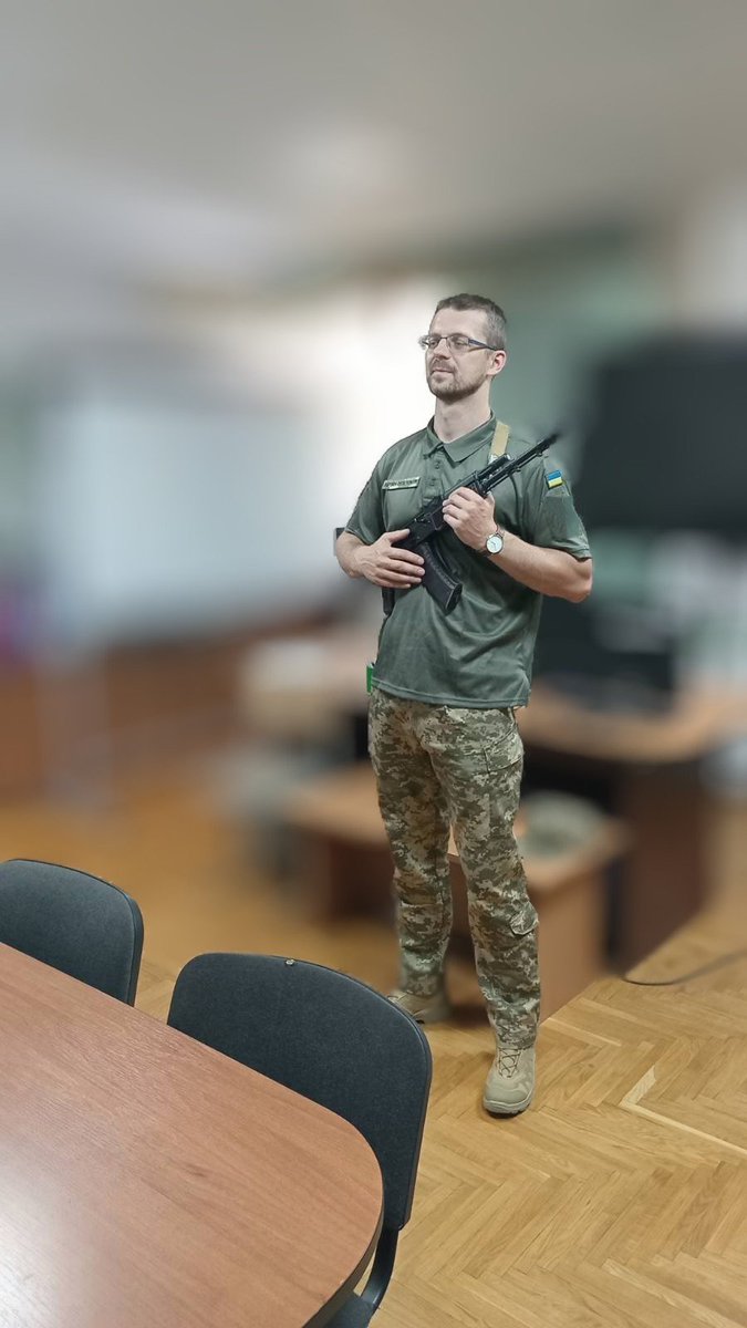 скоріше б вже кінець tweet media