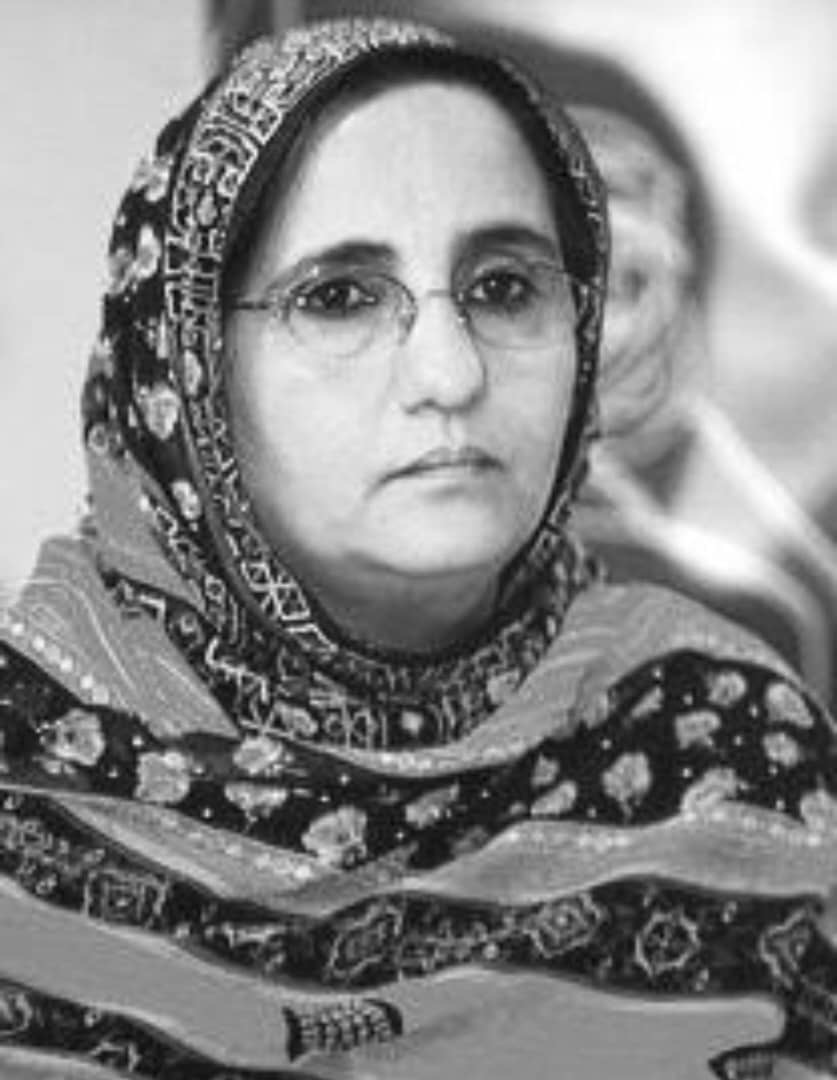 AbdoTalebOmar1's tweet image. Nos deja Jadija Hamdi, militante y dirigente del F. Polisario, muy destacada por su labor por las Unión de Mujeres Saharauis y en el Ministerio de Cultura. Filóloga, poeta, escritora y autora de varias publicaciones, deja una huella política e intelectual profunda الرحمة والعفران