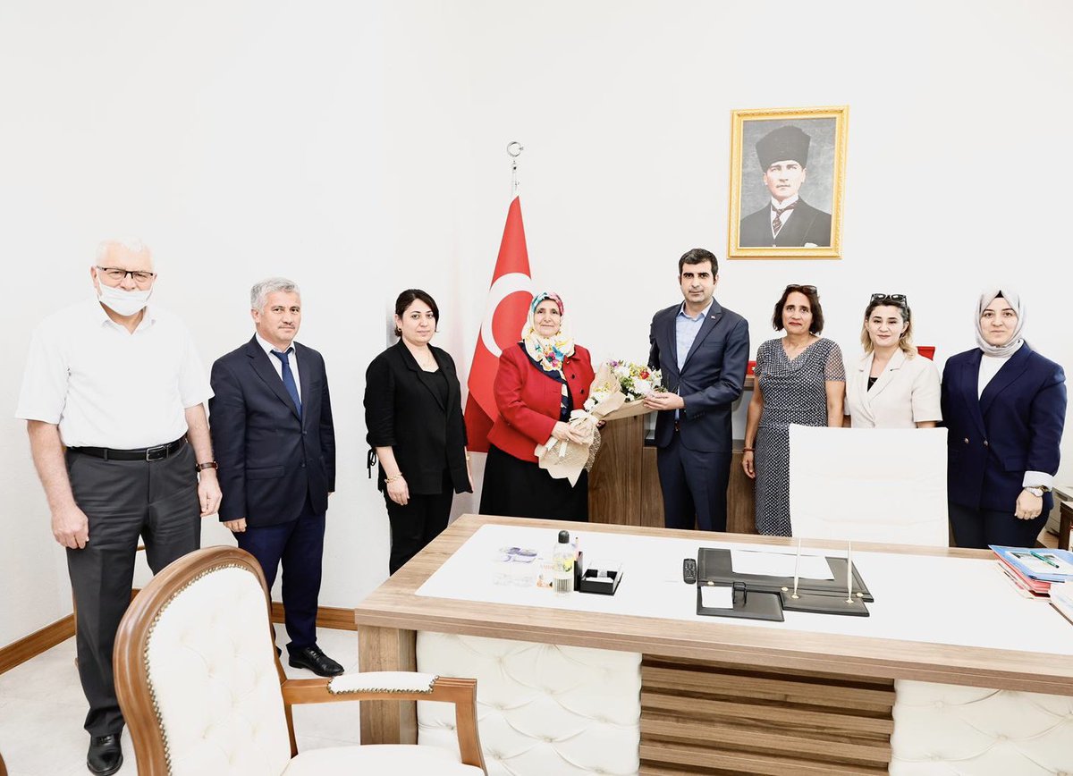 Kahramanmaraş İl Nüfus ve Vatandaşlık Müdürlüğü (@kmarasnufus) on Twitter photo İl Nüfus ve Vatandaşlık Müdürümüz Sevgül Zengin, #11TemmuzDünyaNüfusGünü münasebetiyle, Kahramanmaraş Vali Yardımcısı Sayın İbrahim Şenkon'a çiçek takdiminde bulundu.
<a href="/TCNufus/">Nüfus ve Vatandaşlık İşleri Genel Müdürlüğü</a>
<a href="/itasyapan/">İbrahim Taşyapan</a>
<a href="/mukerrem_unluer/">Mükerrem Ünlüer</a>
<a href="/TCkahramanmaras/">Kahramanmaraş Valiliği</a>
<a href="/sevgulzengin_/">Sevgül Zengin</a> İl Nüfus ve Vatandaşlık Müdürümüz Sevgül Zengin, #11TemmuzDünyaNüfusGünü münasebetiyle, Kahramanmaraş Vali Yardımcısı Sayın İbrahim Şenkon'a çiçek takdiminde bulundu.
<a href="/TCNufus/">Nüfus ve Vatandaşlık İşleri Genel Müdürlüğü</a>
<a href="/itasyapan/">İbrahim Taşyapan</a>
<a href="/mukerrem_unluer/">Mükerrem Ünlüer</a>
<a href="/TCkahramanmaras/">Kahramanmaraş Valiliği</a>
<a href="/sevgulzengin_/">Sevgül Zengin</a>