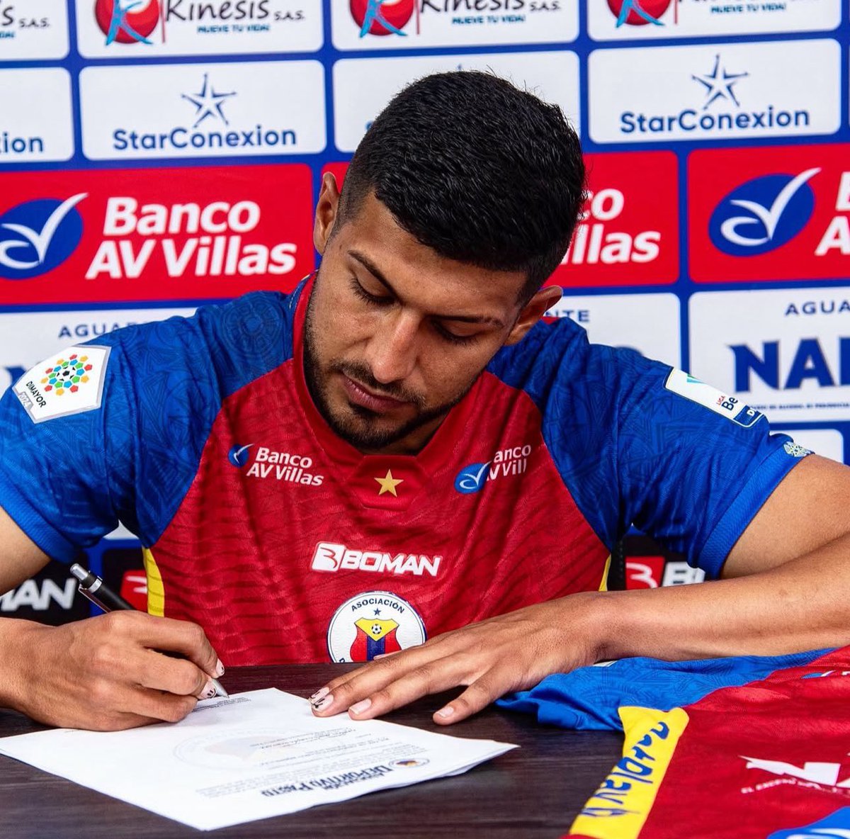 MundoForta's tweet photo. #EXFORTA Joyce Ossa NO es más jugador de América de Cali y renueva su contrato con el Deportivo Pasto. 🟡🔵🔴
¡ÉXITOS EN ESTE NUEVO RETO, CRACK! 🤪⚽️💪🏻
#MundoForta
#EstamosDondePodemos https://t.co/c6xZjJp2gt